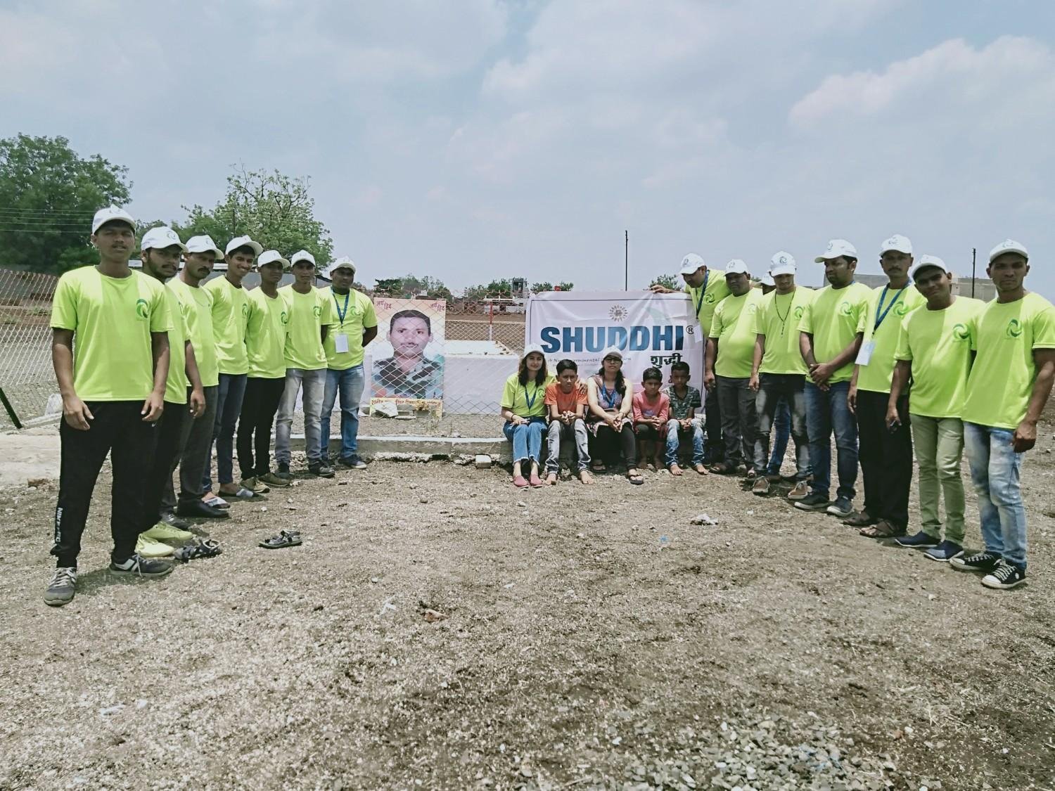 Clean-up team on the ground